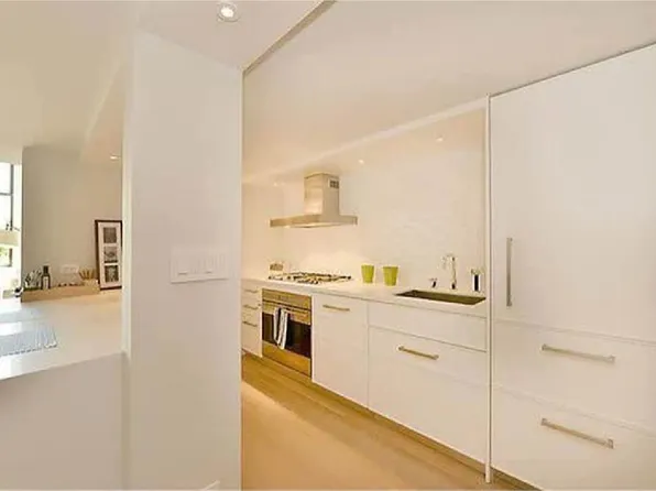 421 Hudson Street image 4 of 10