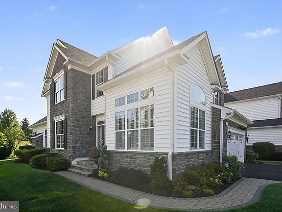 3rd image of 69 Hillyer Ln