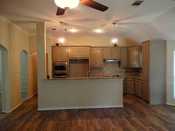 5th image of 3734 Iris Dr