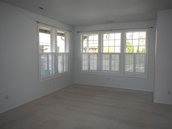3rd image of 1410 NE 88th Ave
