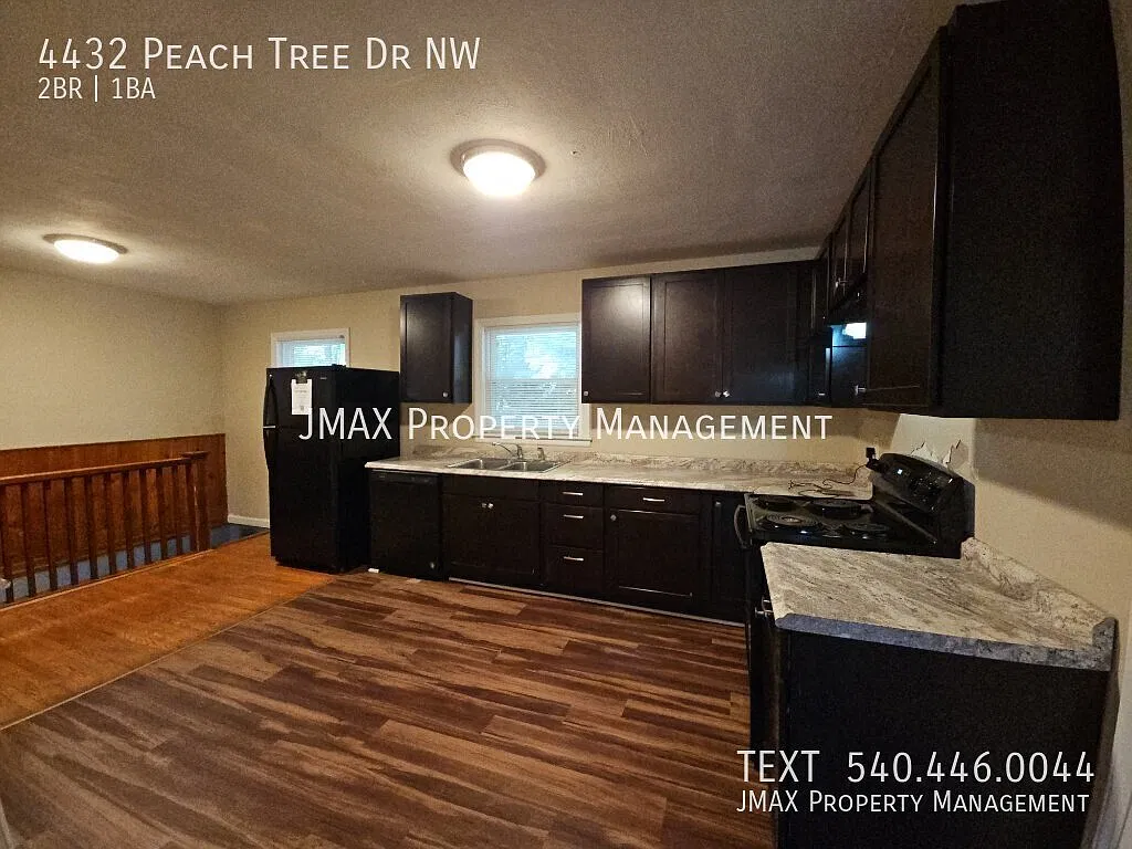 Spacious 2 Bedroom Home with Fenced Yard! — Photo 3