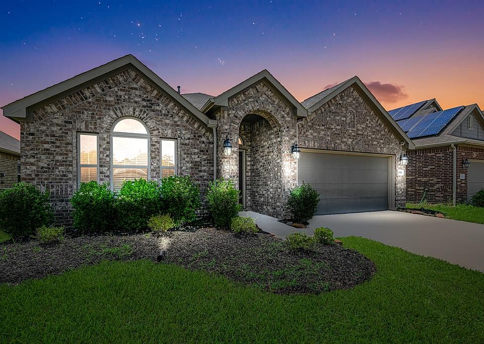 1st image of 2518 Flowing Palm Ln