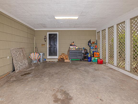 5th image of 4115 Comanche Dr