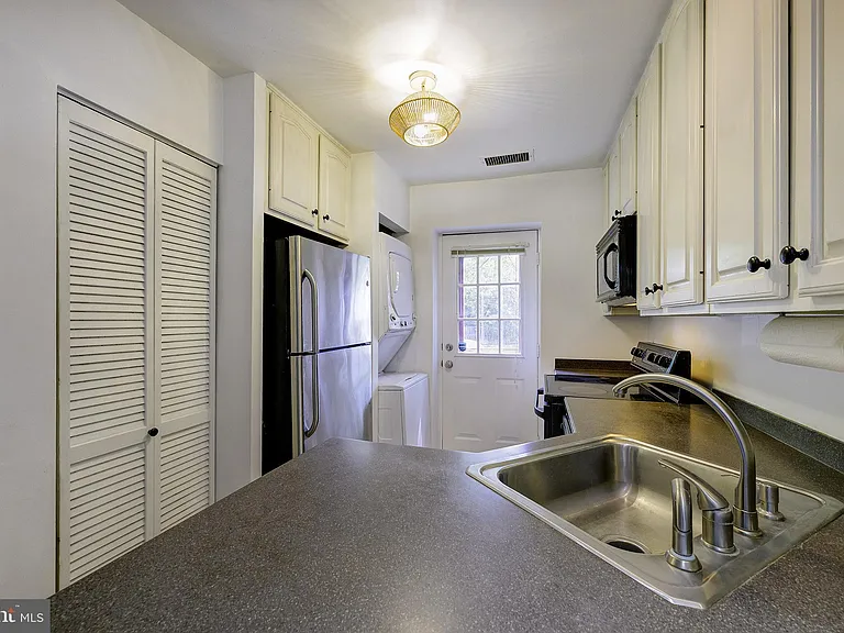 1403 E Abingdon Dr #2 — Photo 10