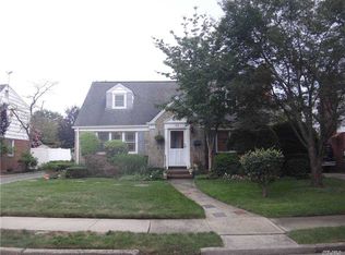55 Park Ave, Malverne, NY 11565