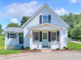 680 Colhoun St NE, Christiansburg, VA 24073