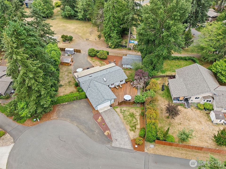 1st image of 140 NE Rainier Place N