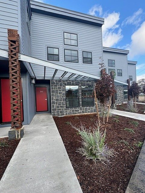 Front of the 7 unit complex