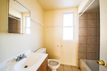 5th image of 7608 S Sangamon St #7610-1