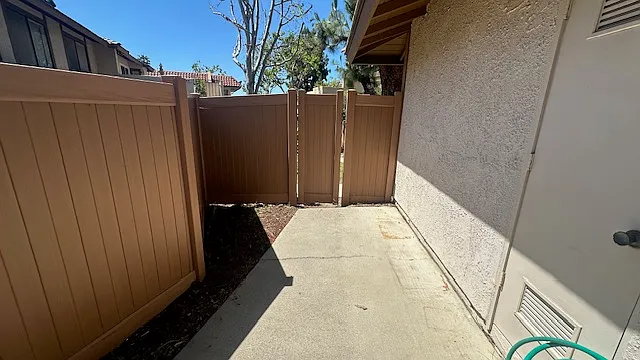 637 Sydney Ln — Photo 45