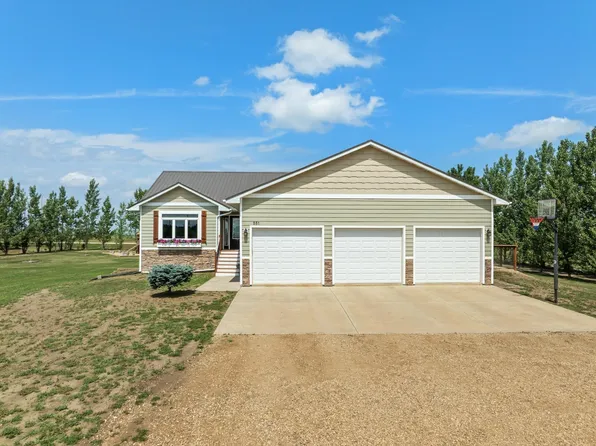 551 135th Ave SW, Minot, ND 58701