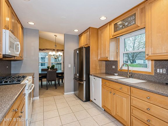 4th image of 78 Burgess Dr