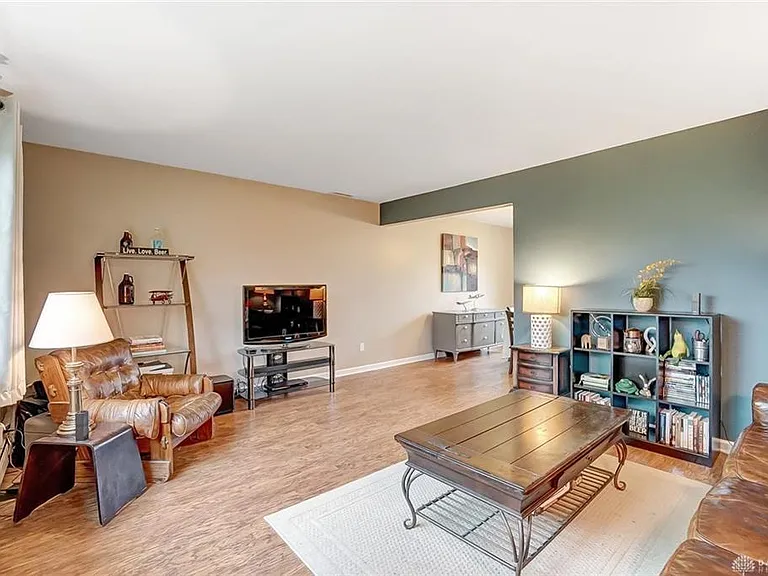 2108 N Fairfield Rd — Photo 5