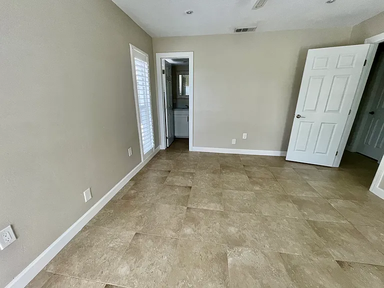 245 Lanchester Ct — Photo 16