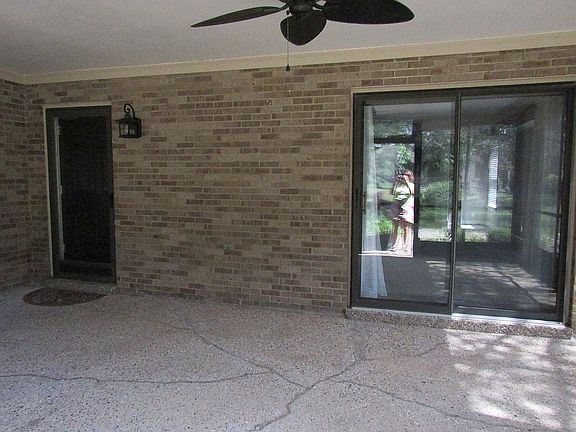 screened in porch w fan