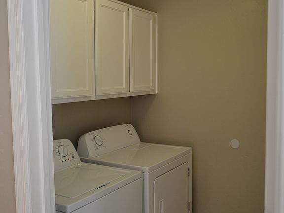 4th image of 5851 E Chaucers Dr