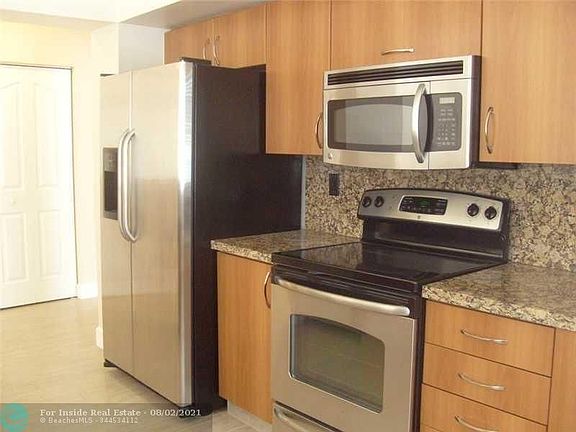 4th image of 255 NE 3rd Ave #2218