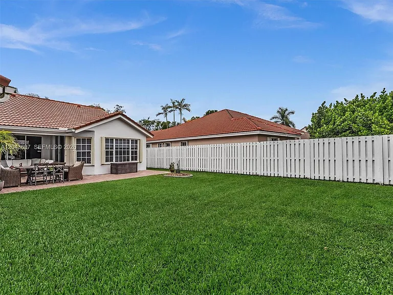 639 Verona Pl — Photo 72