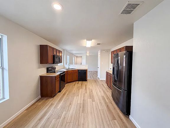 4th image of 8849 Sun Haven Way