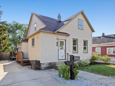 1126 Garfield Ave NW, Grand Rapids, MI, 49504