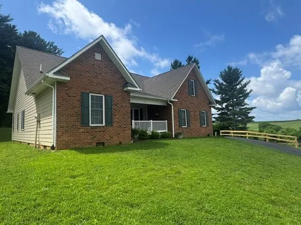 102 Carriage Dr, Galax, VA 24333
