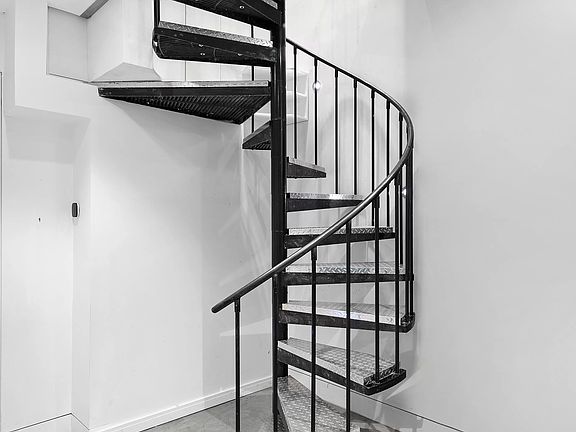 5th image of 10 Bleecker St APT 1C