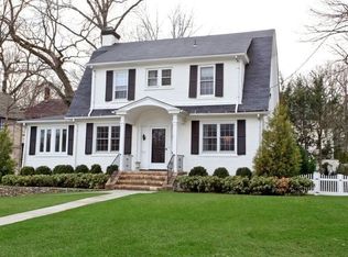 25 Lookout Cir, Larchmont, NY 10538