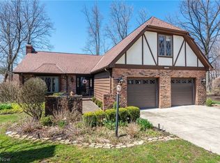 1050 Creek Ln #11, Rocky River, OH 44116
