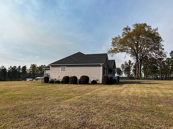 5th image of 2650 Moore Rd
