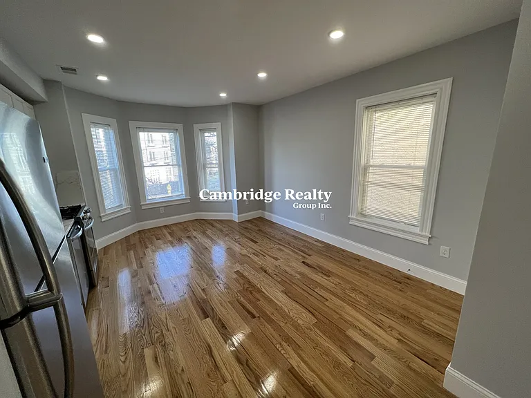 372 Oxford St #3T — Photo 3