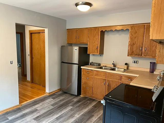 2 bed, 900 sqft, $1,600 — Photo 3