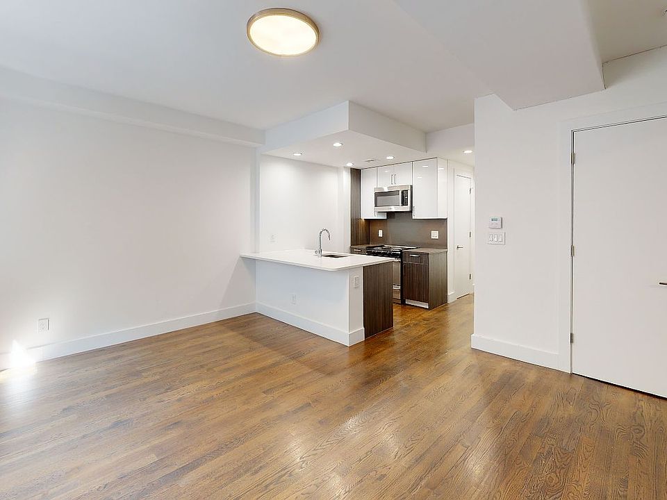 1st image of 666 W End Ave #21TV