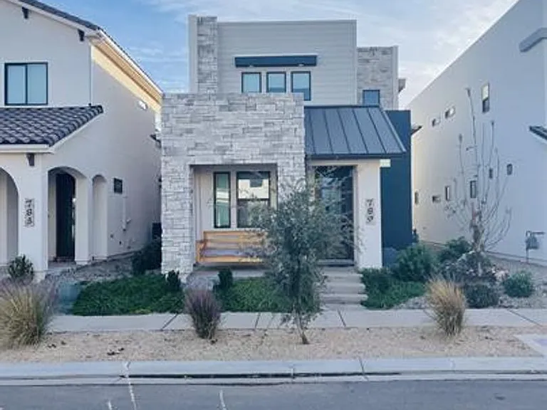 789 W Scarlet Hill Dr — Photo 1