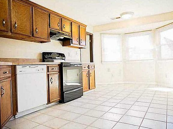 5th image of 1440 Louis Dr