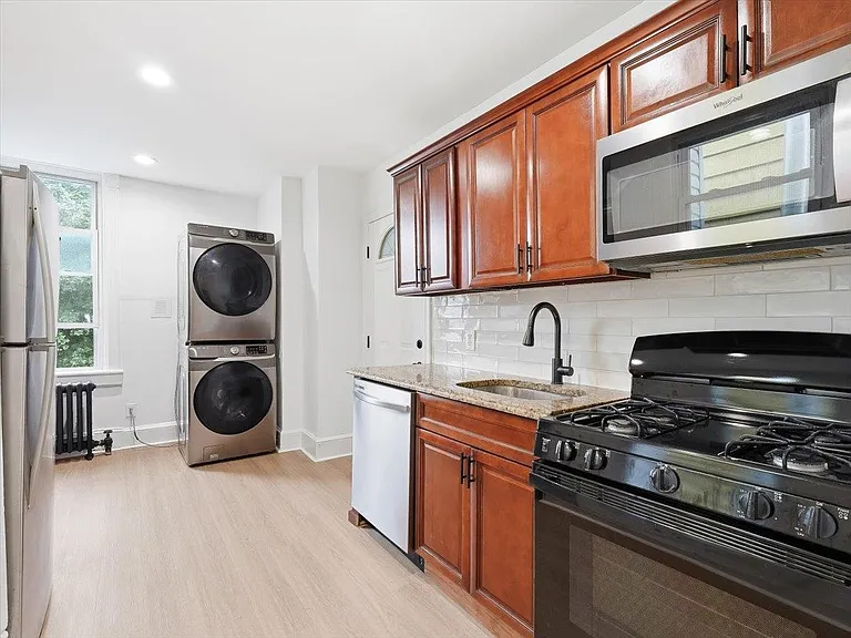 39 Winfield Ave #2 — Photo 6