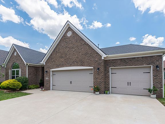 3rd image of 136 Inverness Dr