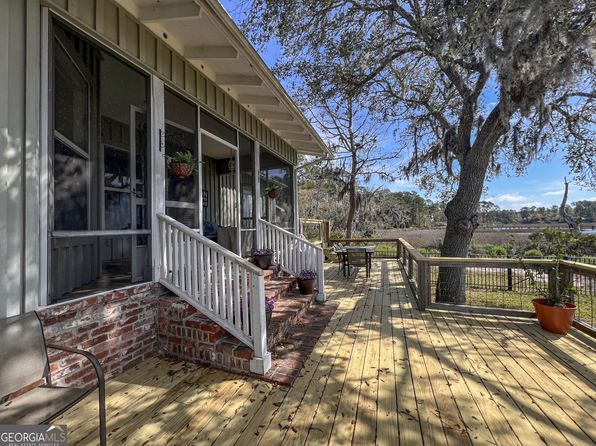 493 Harbor View Dr, Woodbine, GA 31569