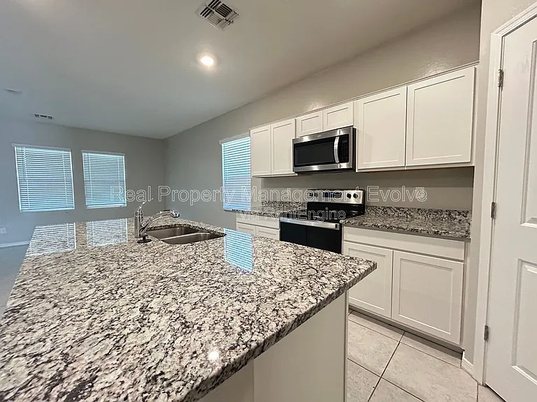 6511 W Magdalena Ln — Photo 6