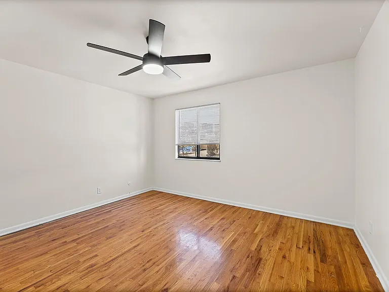 Walnut Apartments — Photo 10