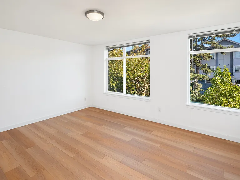 209 13th Ave E — Photo 18