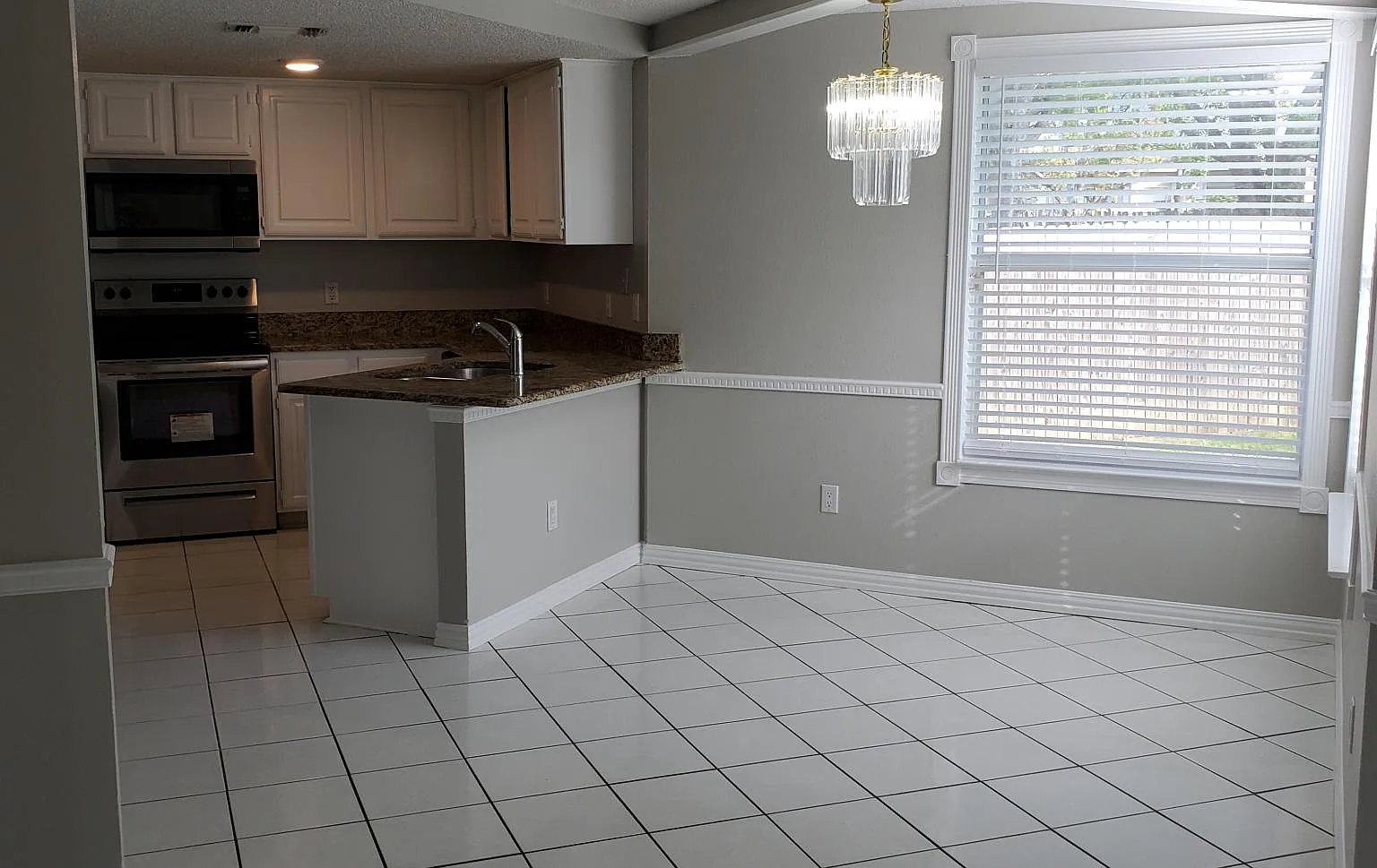 3 bed, 1452 sqft, $2,100 — Photo 4