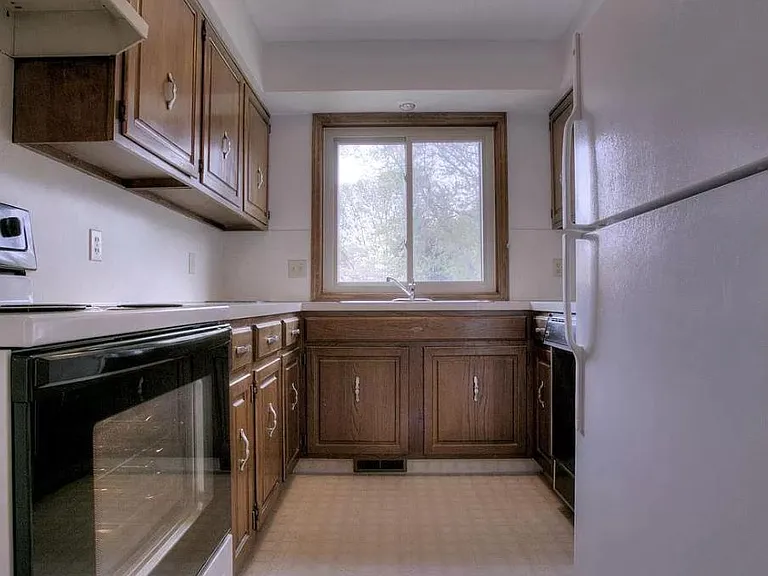10486 Ruggles Plz #1 — Photo 7
