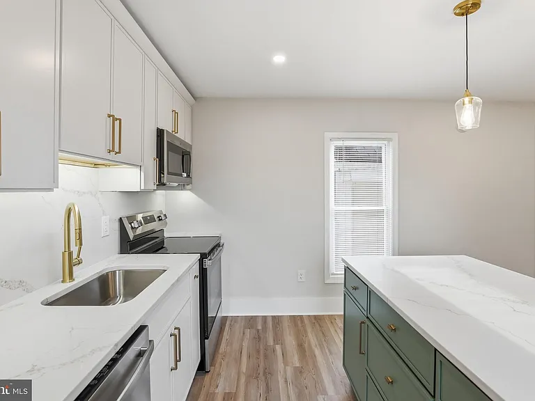 319 E A St #1 — Photo 12