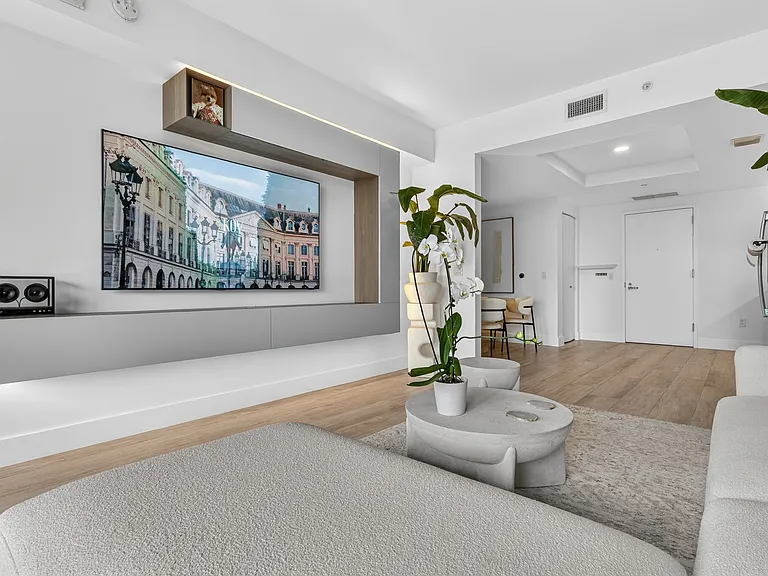 121 NE 34th St #L305 — Photo 7