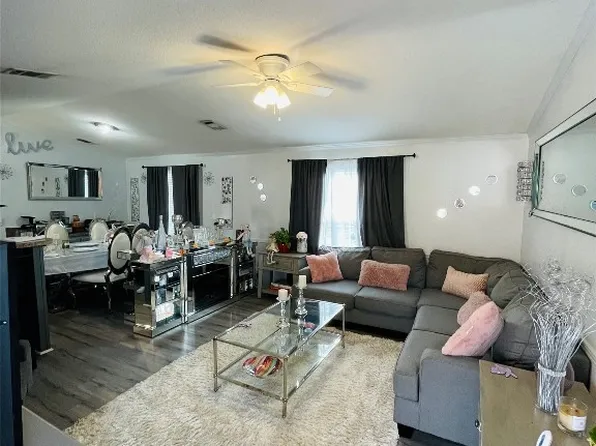 3211 W Division St Trlr 231, Arlington, TX 76012