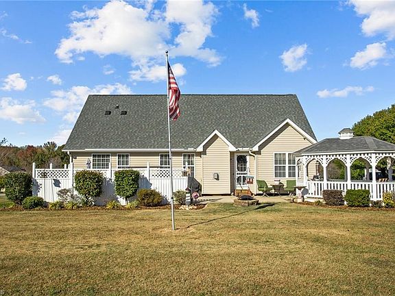 4th image of 8599 Blackthorne Dr