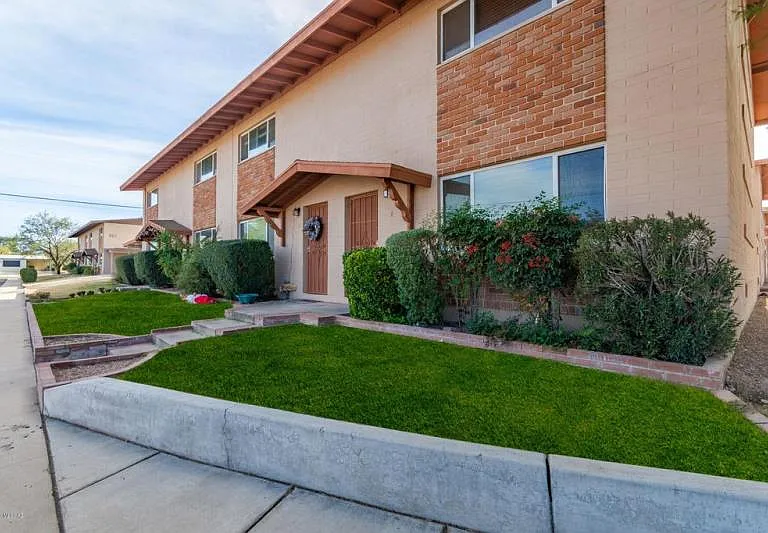 N Desert Ave — Photo 2