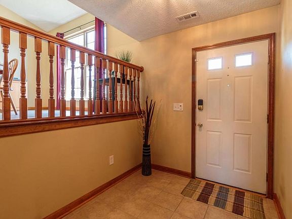 4th image of 685 Academy Dr