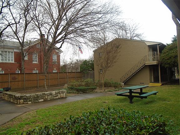 4th image of 5118 Live Oak St APT 204