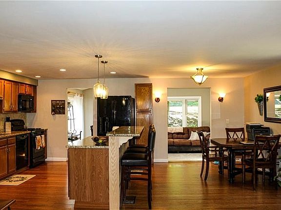 5th image of 713 Skyview Dr
